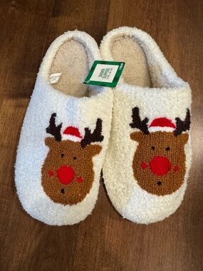 Cozy White Reindeer Holiday Slippers with Red Nose NWT
